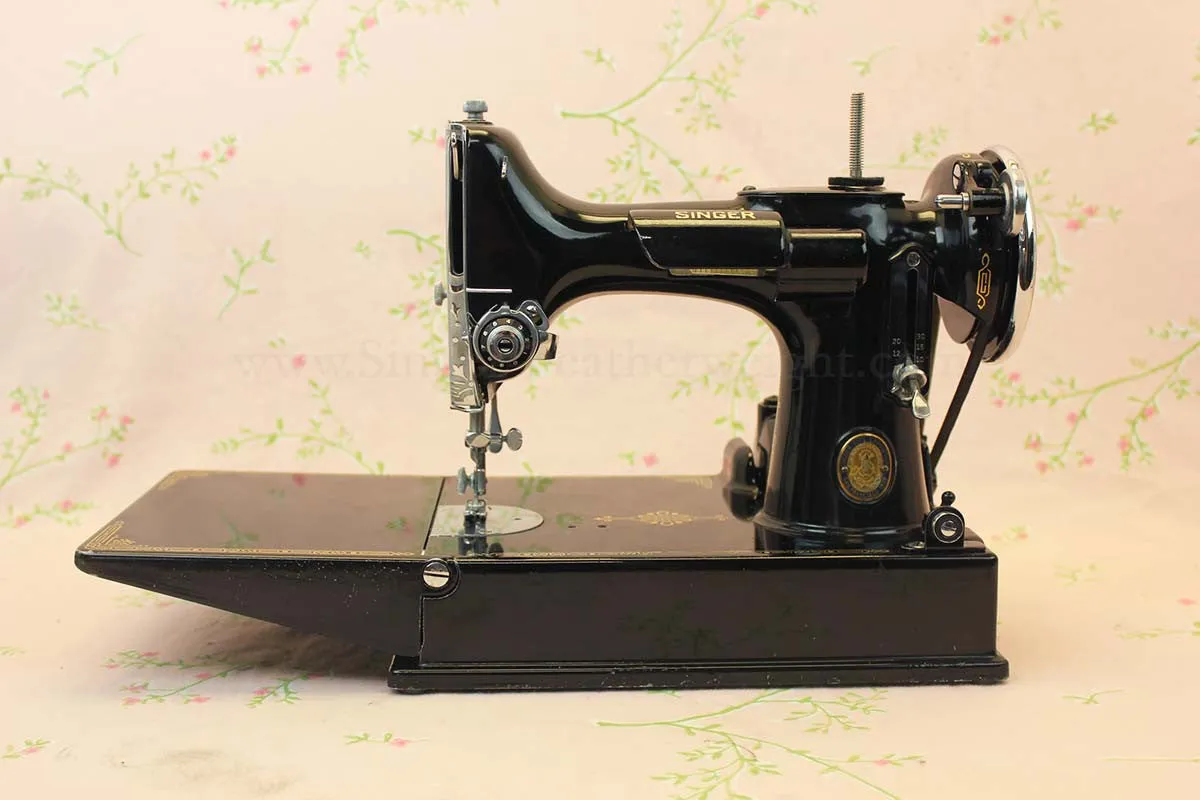 Singer Featherweight 221 Sewing Machine GOLDEN GATE SAN FRANCISCO 1939 Edition AF086***