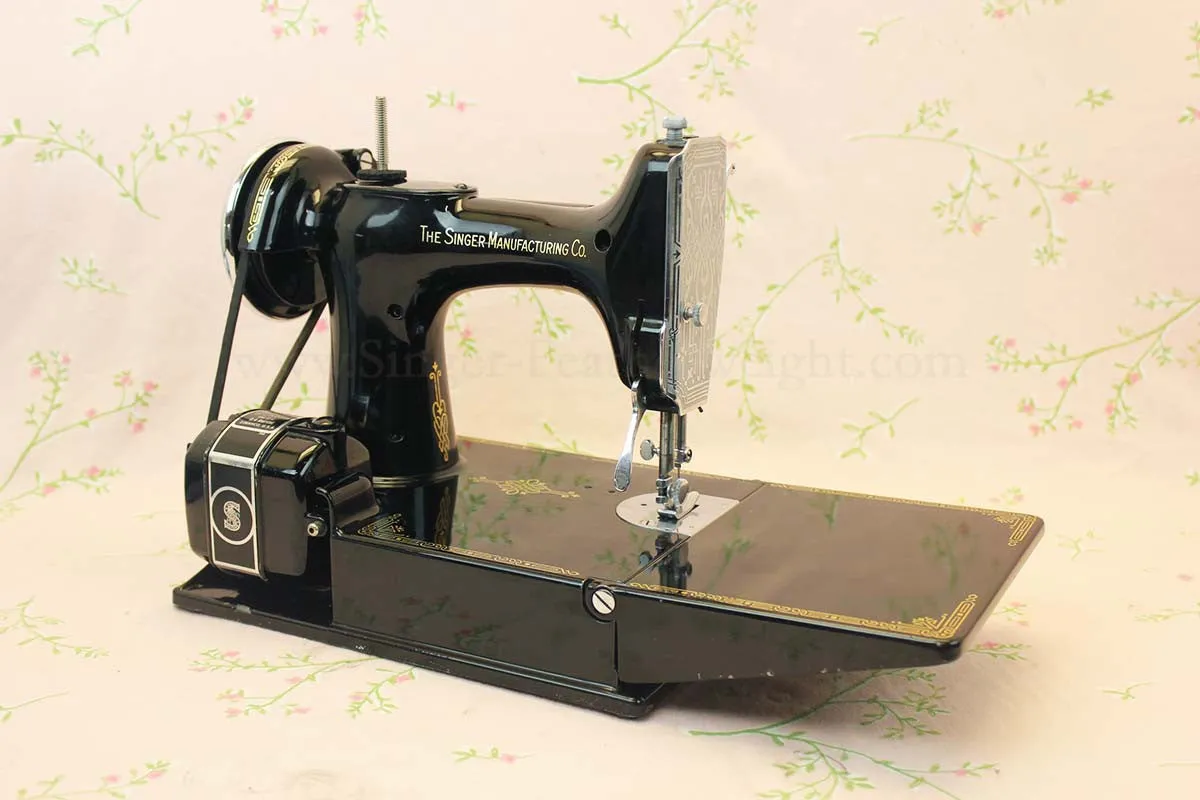 Singer Featherweight 221 Sewing Machine GOLDEN GATE SAN FRANCISCO 1939 Edition AF086***