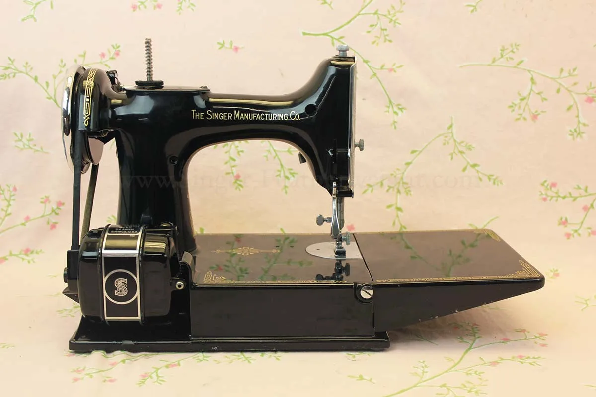 Singer Featherweight 221 Sewing Machine GOLDEN GATE SAN FRANCISCO 1939 Edition AF086***